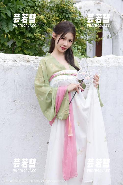 秀人网 - 完全被小泡芙winna的短裙高清图册俘获，可能是我的审美要升级了！