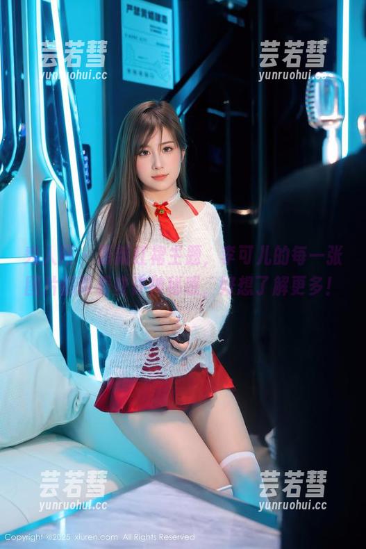 秀人网 - 最新红裙主题，李可儿的每一张图片都带着些许神秘感，好想了解更多！