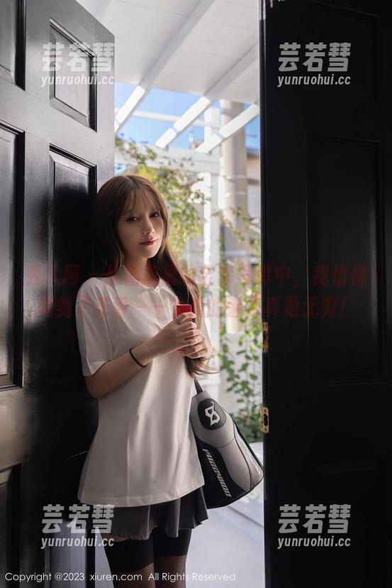 秀人网-杨晨晨 秀人网 - 从杨晨晨的全套写真中,我仿佛闻到了花香——女孩的魅力真是无穷!