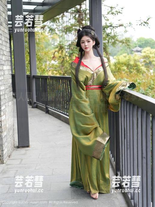 秀人网-爱丽儿 秀人网 - 爱丽儿套装:在写真集中分享那些难以言表的情愫