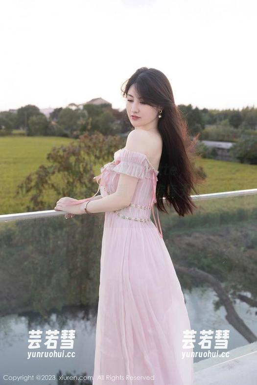 秀人网-趁热拿铁latte 秀人网 - 喝了趁热拿铁latte,心情瞬间变美:校园美图下载,让你每天都有新灵感!