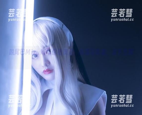 脱尾巴Mizuki带你看美足：高清写真集，足下生辉！