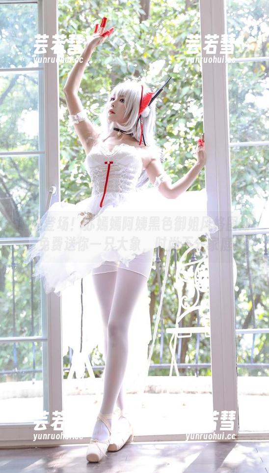 响亮登场！苏嫣嫣阿姨黑色御姐风格图册，免费送你一只大象，时尚不分家庭！