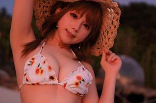 荒井喵喵的礼服分享：为了这份华丽，值得你停下脚步。