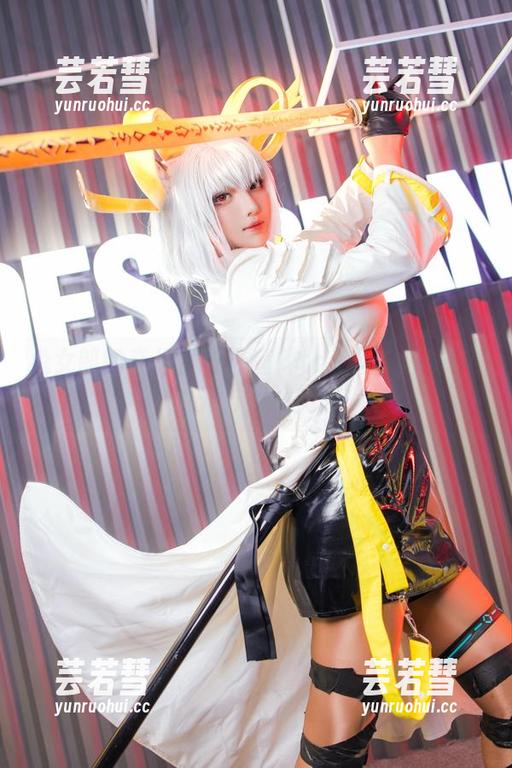 兔女郎的奇幻世界：菌烨tako定制写真中的光与影的舞蹈