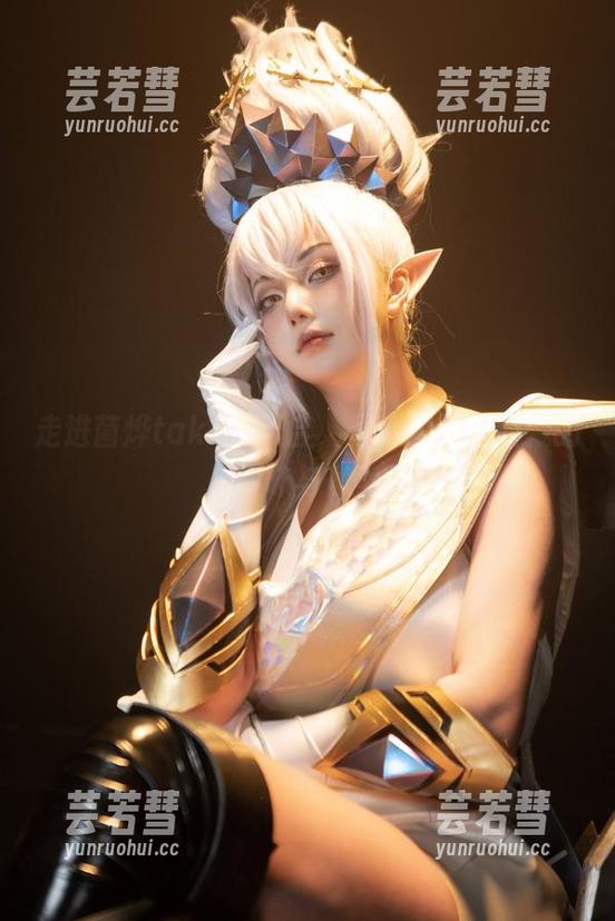 菌烨tako 走进菌烨tako的天台,写真图册里潜藏的暧昧与思索