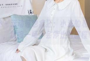 袜啵啵 – 运动鞋也疯狂：小沫的私拍合集，犹如一场不会停止的旅程