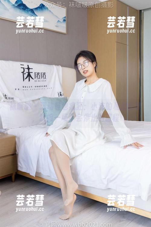 袜啵啵 - 运动鞋也疯狂：小沫的私拍合集，犹如一场不会停止的旅程