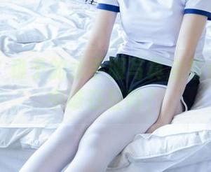 袜啵啵 – 稚予的水手服写真全集：海浪声中谁在轻吟？