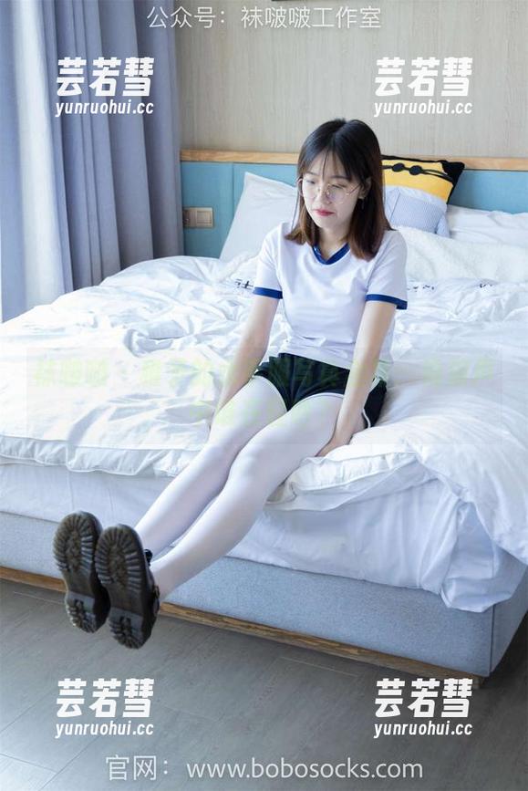 袜啵啵-稚予 袜啵啵 - 稚予的水手服写真全集:海浪声中谁在轻吟?