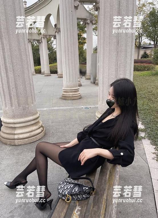 微密圈 - 每张图片都是故事，软妹小九九的私房职业装真的是高能！
