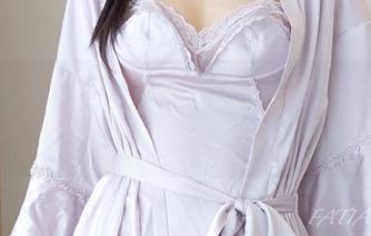 看完迷之呆梨的制服写真，内心小鹿乱撞，真是太迷了！