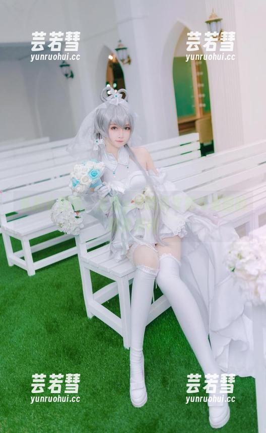 金鱼yui 私拍小剧场:金鱼yui的连衣裙与美图的调皮瞬间