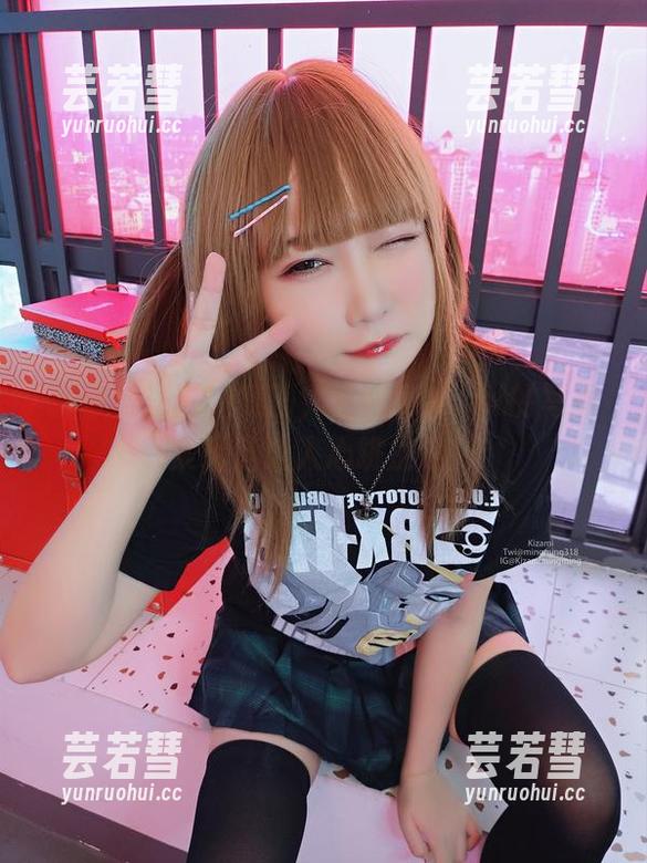 猜拳与光影的舞蹈，铭铭kizami的写真集精选让人心跳加速！