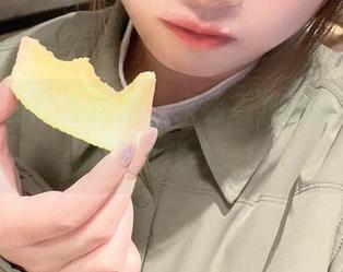 闪月半的高清图集，来看看加藤惠是如何玩转幽默与美！