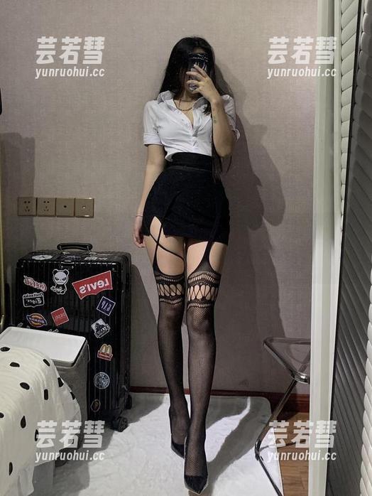 陈佩奇 微密圈 - 套图直击心灵深处,陈佩奇的牛仔翘臀太会玩了