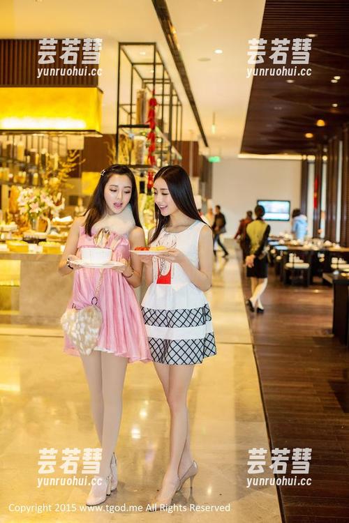 青豆客-尤Una娜 青豆客 - 黑白尤Una娜写真:精选那些瞬间,像流淌的时光