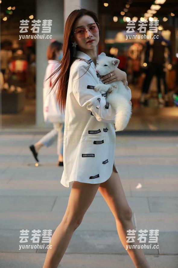 魔镜街拍-婷婷 魔镜街拍 - 黑丝美腿美女婷婷的写真合集:白色吊带裙下的秘密…